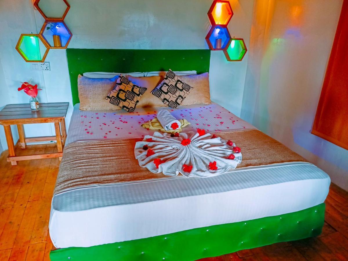 Experience The Comforts Of An Amazing Treehouse 锡吉里亚 外观 照片