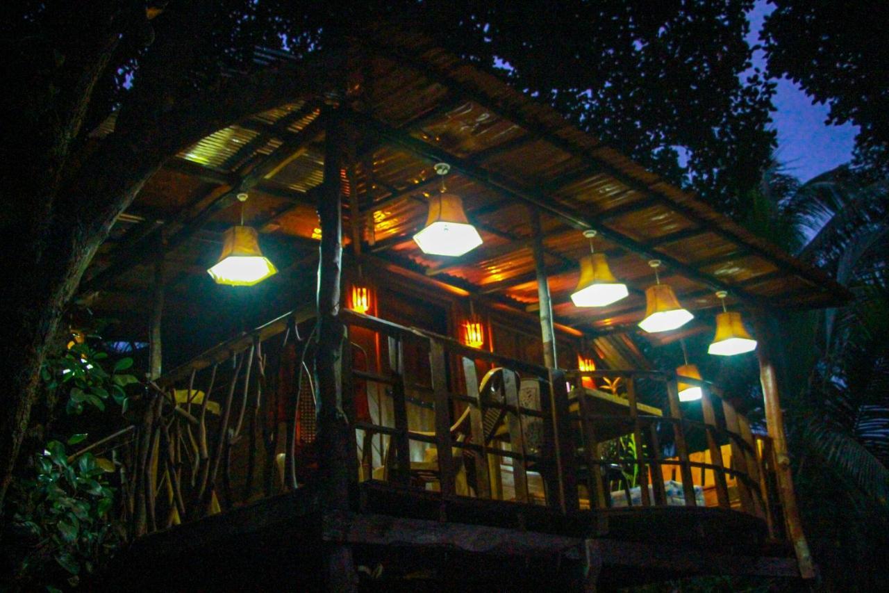 Experience The Comforts Of An Amazing Treehouse 锡吉里亚 外观 照片