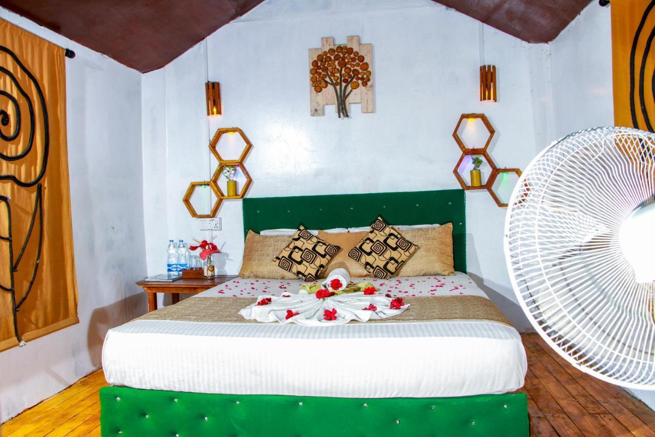 Experience The Comforts Of An Amazing Treehouse 锡吉里亚 外观 照片